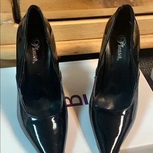 Vintage Black pointy heels.